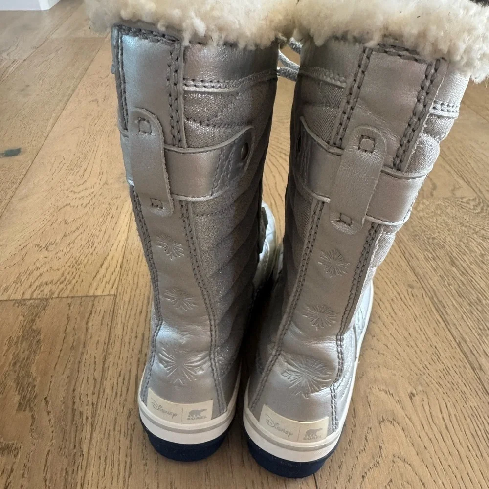 Sorel Disney X Tofino II Frozen Womens Waterproof Shearling Boot Silver Size 7